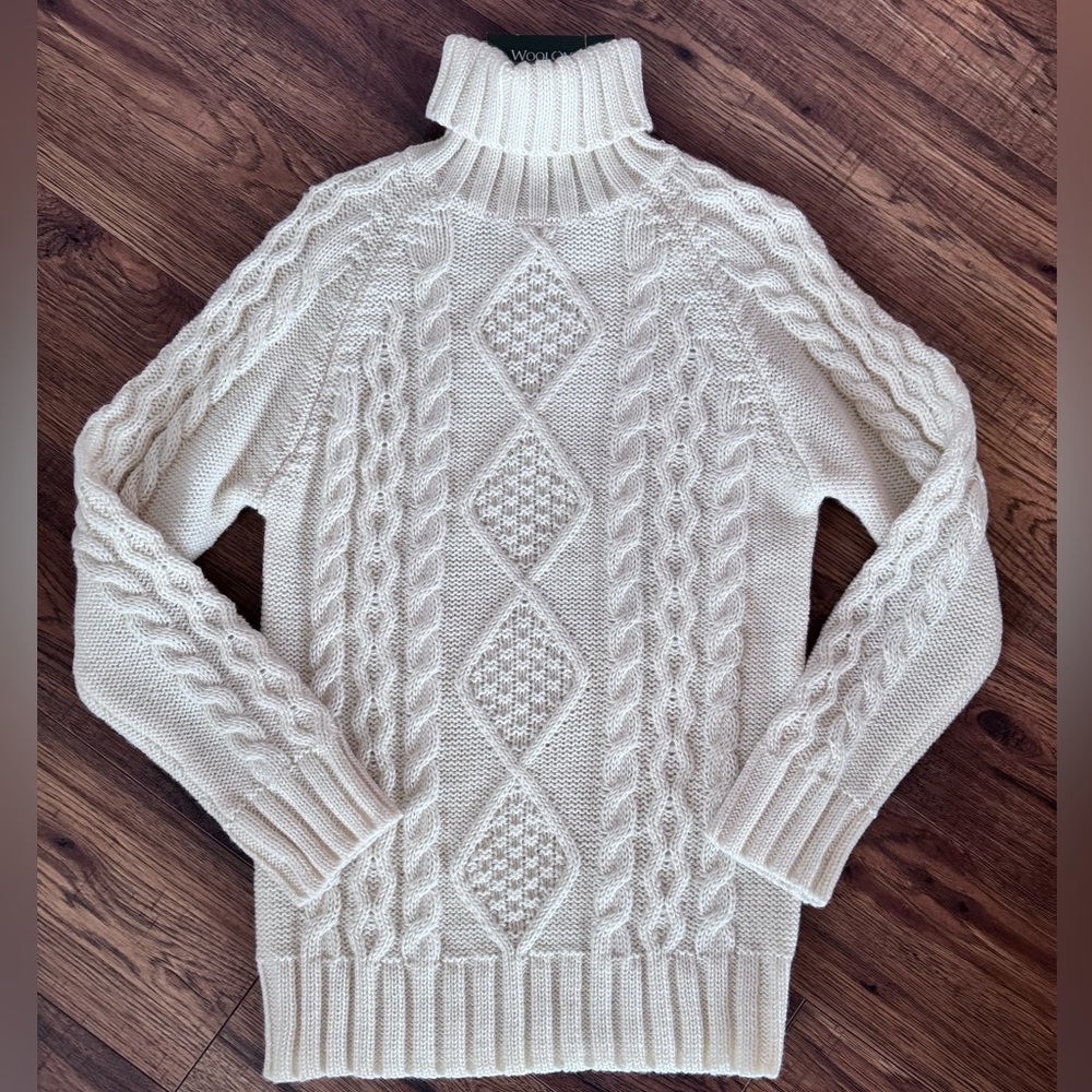 Elegant Cream Cable Knit Turtleneck Sweater